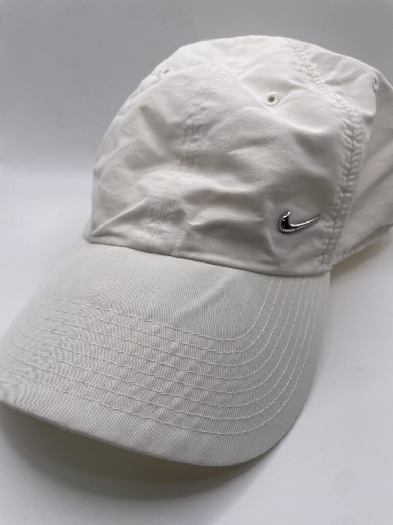 Gorra Strapback Nike Silver Swoosh