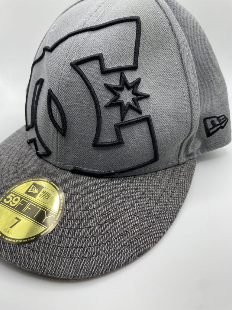 Gorra Fitted Dc X New Era Grey S