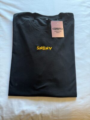 Camiseta SNBNV Bordado Negro